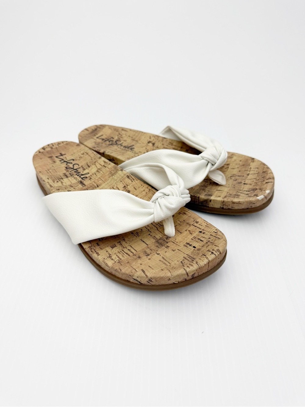 LifeStride Happy T-Strap White Thong Slip On Sandals Shoes